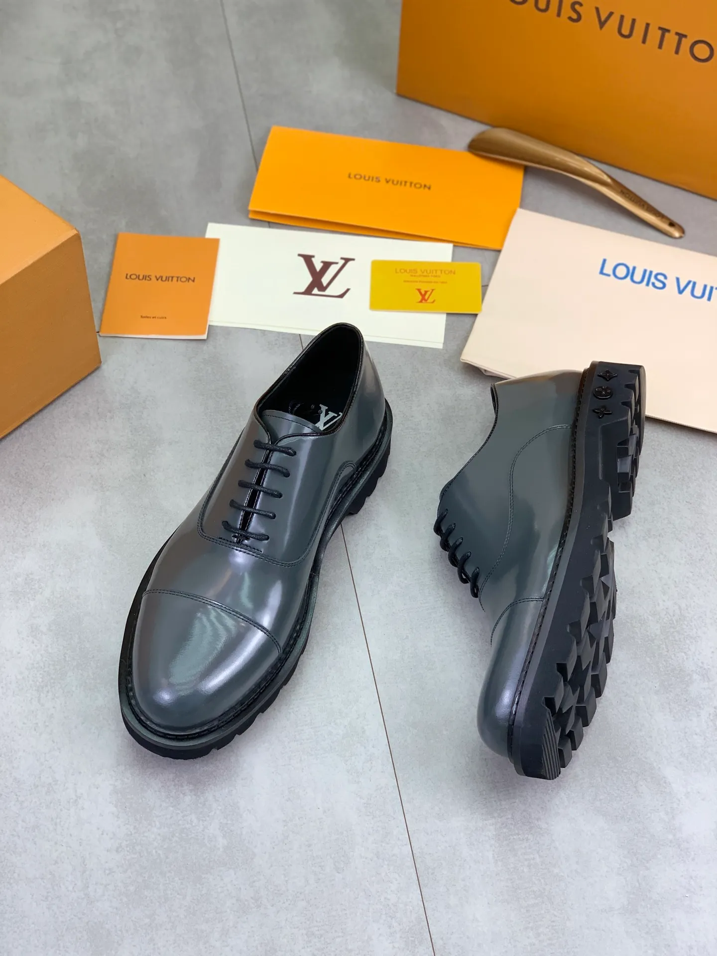 Factory price P820 💎💎💎Top version LOUIS VUITTON [Louis Vuitton] - LV men's business casual leather shoes, luxurious and noble 👞All imported original cowhide, just to create a more comfortable wearing experience, upper: original high-end calfskin➕Imported soft cowhide lining, original lightweight foam outsole✔️Color: 3️⃣colors available Size: 39-44 (38.45 46 can be customized (non-returnable)